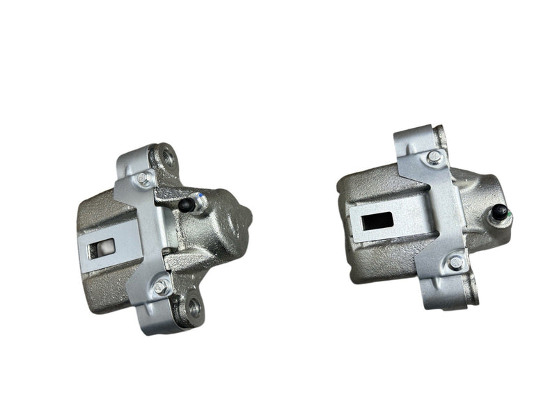 Load image into Gallery viewer, TOYOTA LAND CRUISER REAR BRAKE CALIPERS - PAIR 47730-60110 47750-60110
