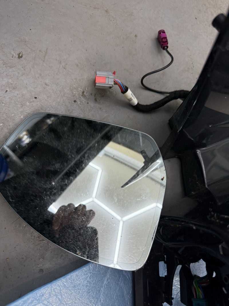 Load image into Gallery viewer, LAND ROVER DISCOVERY SPORT 5 Door Black O/S Driver Right Door Mirror

