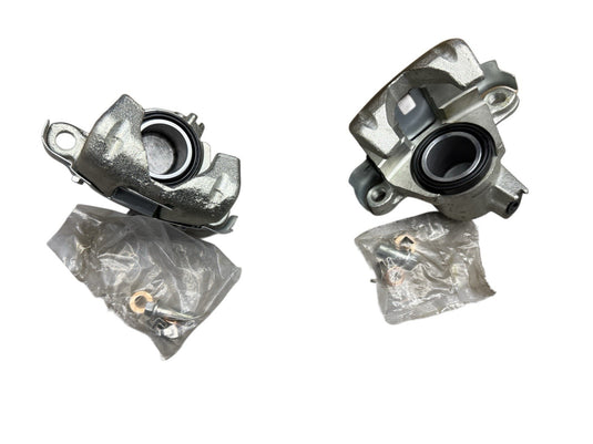 TOYOTA LAND CRUISER REAR BRAKE CALIPERS - PAIR 47730-60110 47750-60110