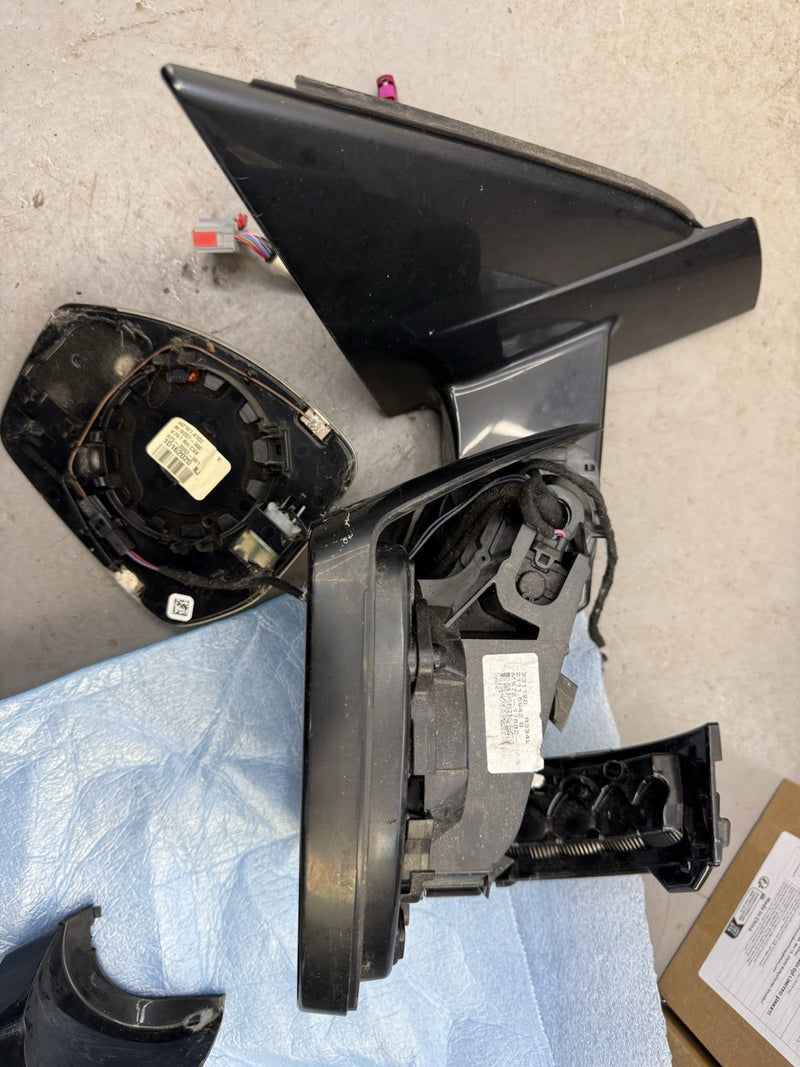 Load image into Gallery viewer, LAND ROVER DISCOVERY SPORT 5 Door Black O/S Driver Right Door Mirror
