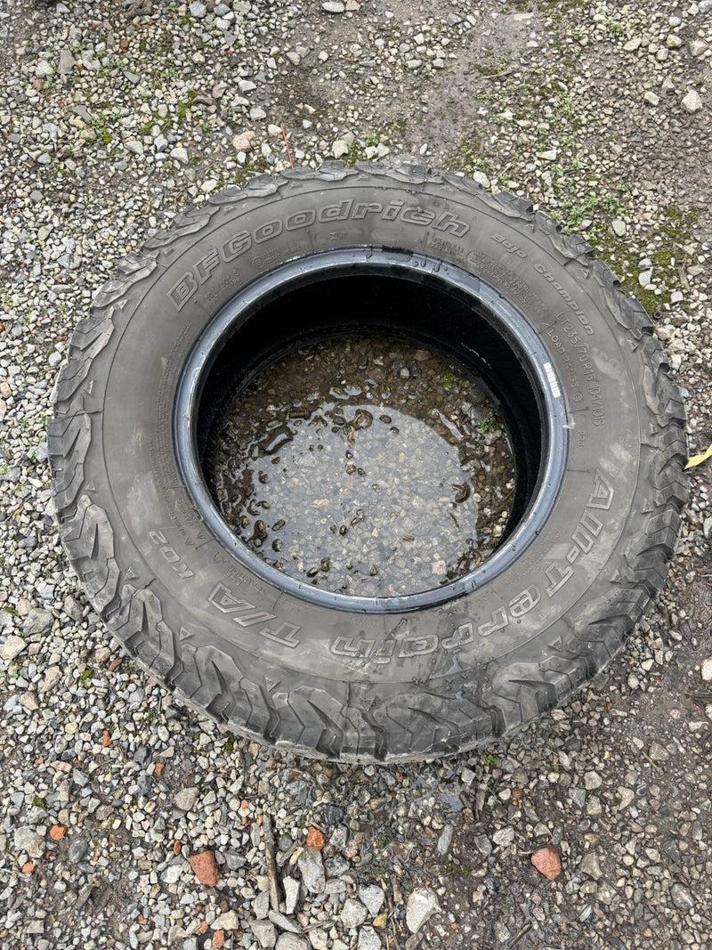 Load image into Gallery viewer, 4 X BF GOODRICH 235/70/16 235 70 R16 104S T/A RWL 235 70 16 ALL TERRAIN
