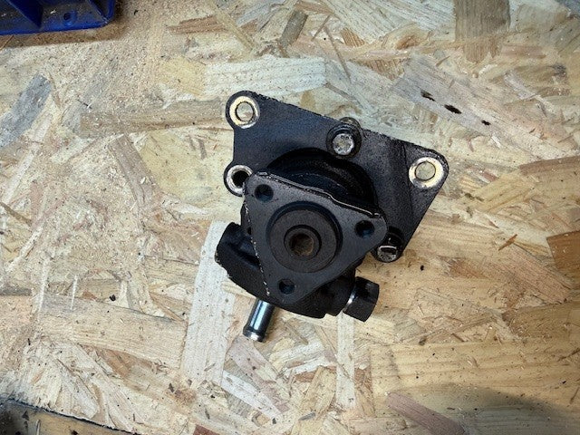 Load image into Gallery viewer, Land Rover Discovery 2 DEFENDER TD5 Power Steering Pump QVB101240
